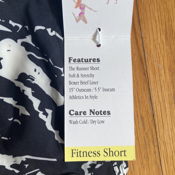 Duvin Design Black Marble Runner Short NWT Sz Medium - Picture 5 of 5